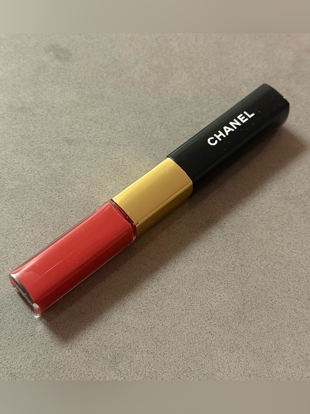 122 CHANEL LE ROUGE DUO ULTRA TENUE